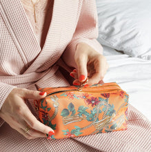 Load image into Gallery viewer, Joana Fulana - Essential wash bag
